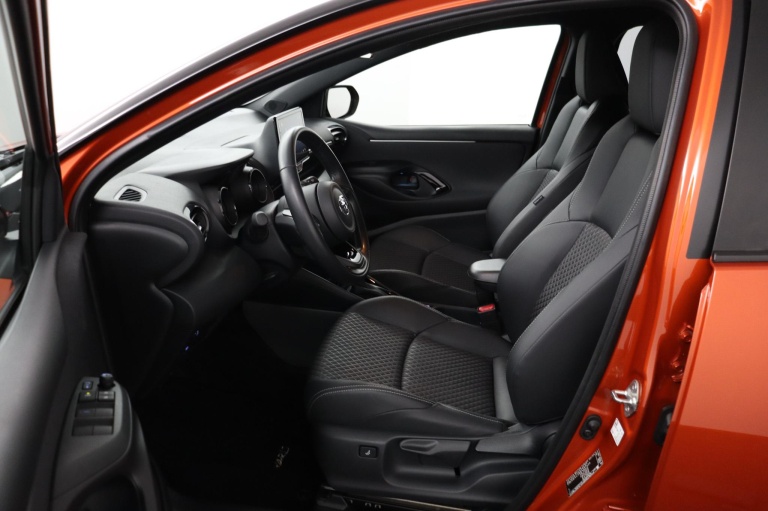 Toyota Yaris - 1.5 Hybrid Executive 17