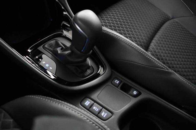 Toyota Yaris - 1.5 Hybrid Executive 27