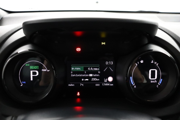 Toyota Yaris - 1.5 Hybrid Executive 6