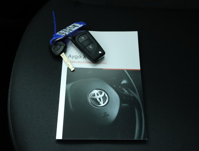 Toyota Aygo X - 1.0 VVT-i MT Play 12