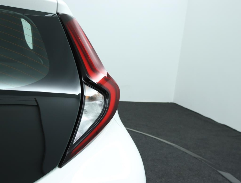 Toyota Aygo X - 1.0 VVT-i MT Play 34