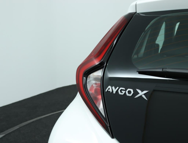 Toyota Aygo X - 1.0 VVT-i MT Play 35