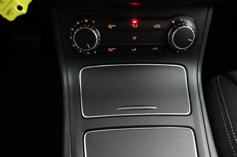 Mercedes-Benz B-klasse - 180 Lease Edition Plus 7