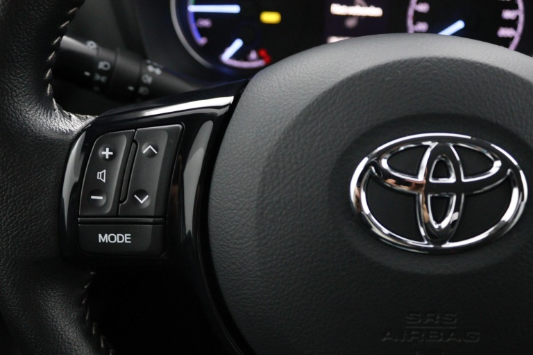 Toyota Yaris - 1.5 Hybrid Design Sport 19