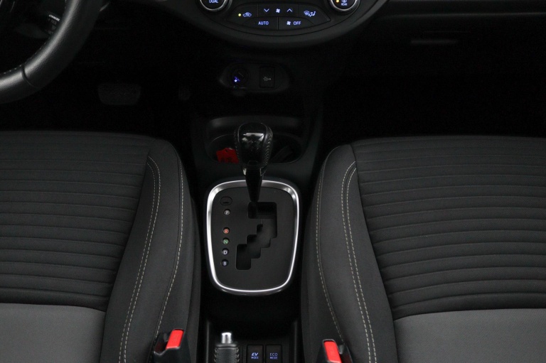 Toyota Yaris - 1.5 Hybrid Design Sport 27
