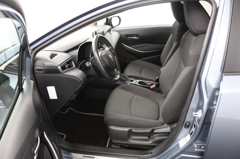 Toyota Corolla - 1.8 Hybrid First Edition Sedan 17