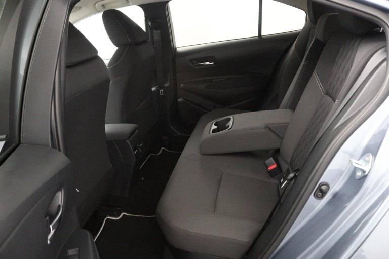 Toyota Corolla - 1.8 Hybrid First Edition Sedan 18