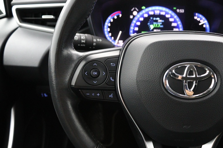 Toyota Corolla - 1.8 Hybrid First Edition Sedan 19