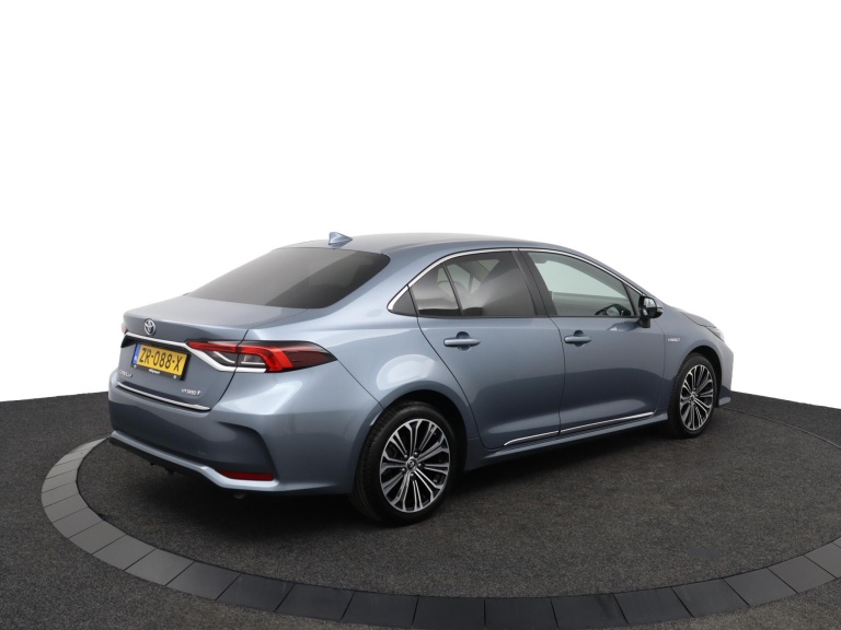 Toyota Corolla - 1.8 Hybrid First Edition Sedan 2