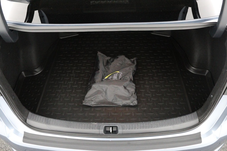 Toyota Corolla - 1.8 Hybrid First Edition Sedan 23