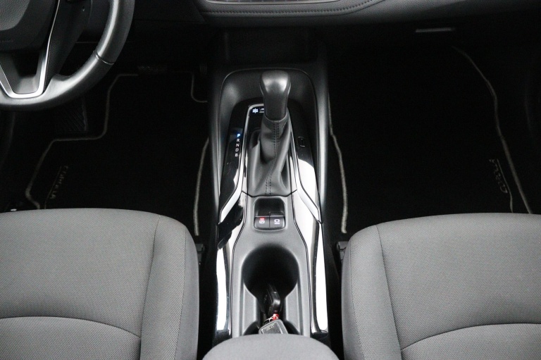 Toyota Corolla - 1.8 Hybrid First Edition Sedan 24