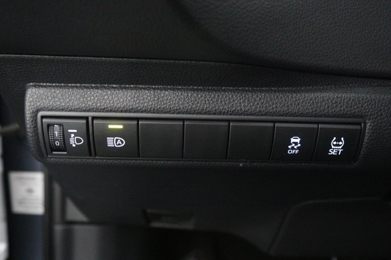 Toyota Corolla - 1.8 Hybrid First Edition Sedan 27