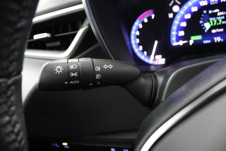 Toyota Corolla - 1.8 Hybrid First Edition Sedan 28