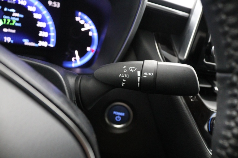 Toyota Corolla - 1.8 Hybrid First Edition Sedan 29