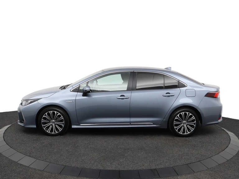 Toyota Corolla - 1.8 Hybrid First Edition Sedan 3