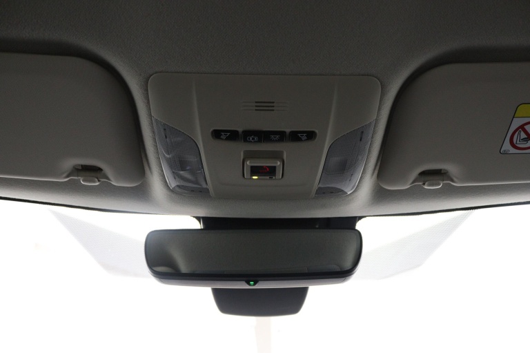 Toyota Corolla - 1.8 Hybrid First Edition Sedan 30