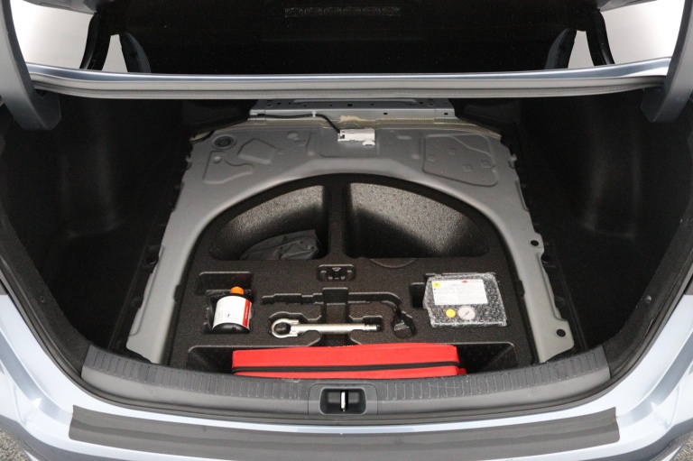 Toyota Corolla - 1.8 Hybrid First Edition Sedan 31