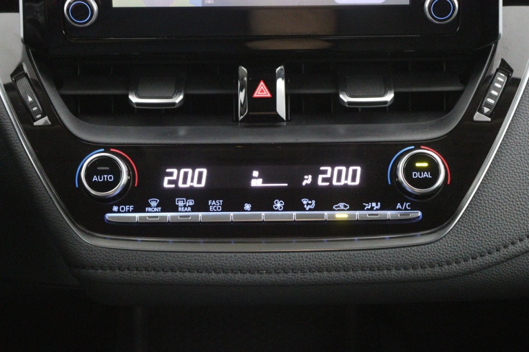 Toyota Corolla - 1.8 Hybrid First Edition Sedan 7