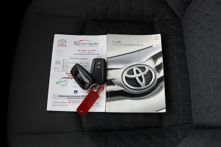 Toyota C-HR - 2.0 Hybrid Bi-Tone 11