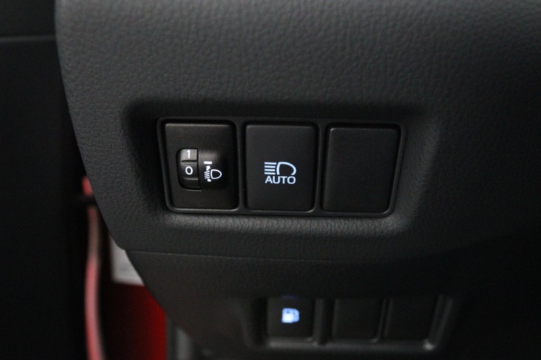 Toyota C-HR - 2.0 Hybrid Bi-Tone 29