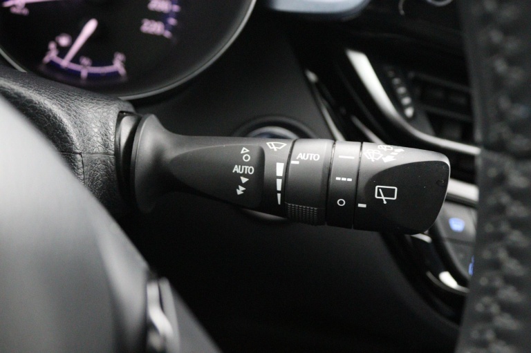 Toyota C-HR - 2.0 Hybrid Bi-Tone 32