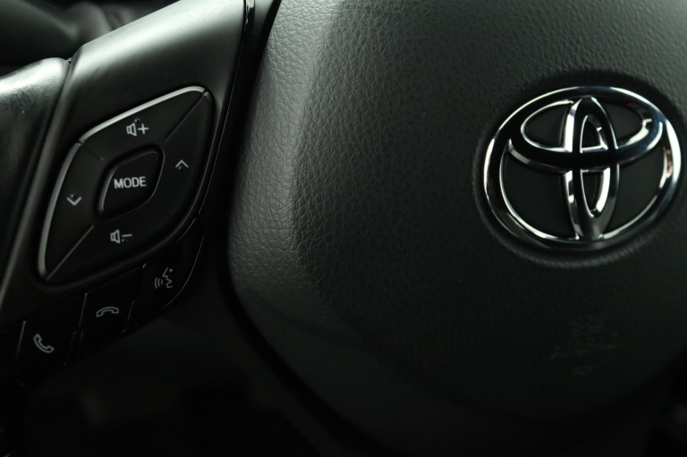 Toyota C-HR - 1.8 Hybrid Executive 19