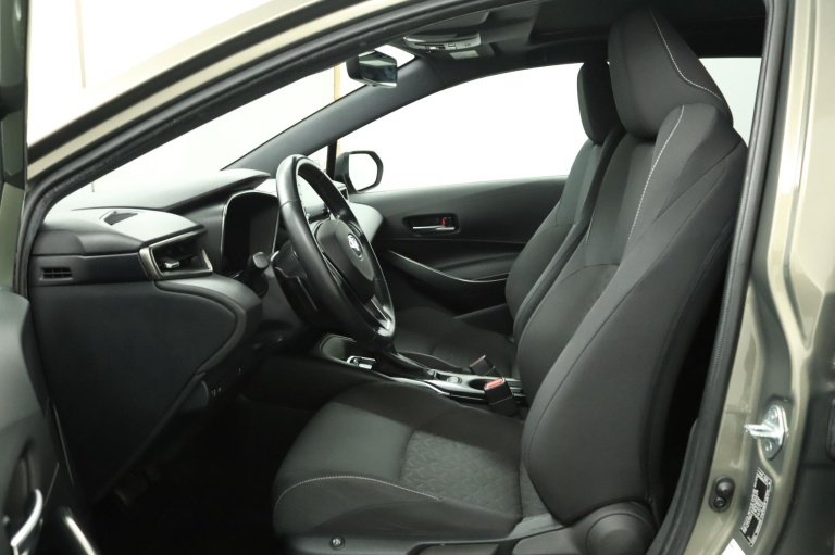 Toyota Corolla Touring Sports - 2.0 Hybrid First Edition 17