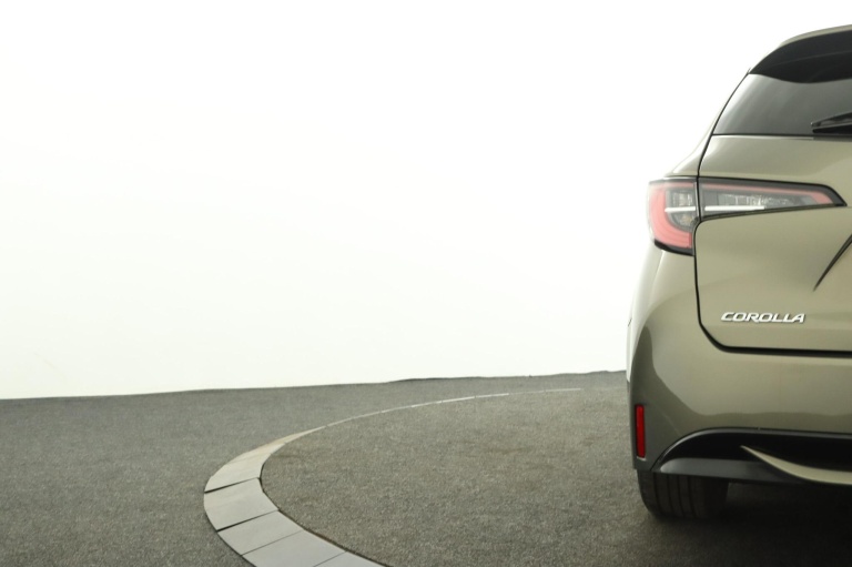 Toyota Corolla Touring Sports - 2.0 Hybrid First Edition 41