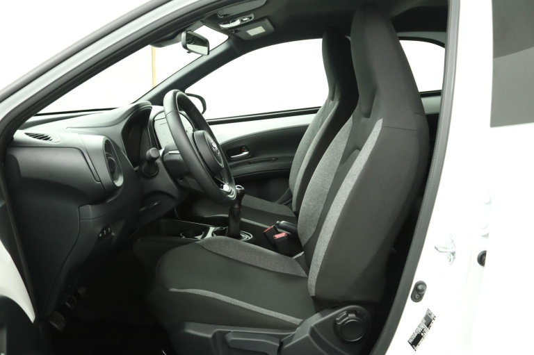 Toyota Aygo X - 1.0 VVT-i MT Play 17