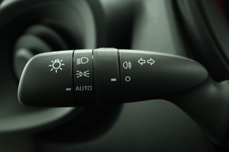 Toyota Aygo X - 1.0 VVT-i MT Play 29