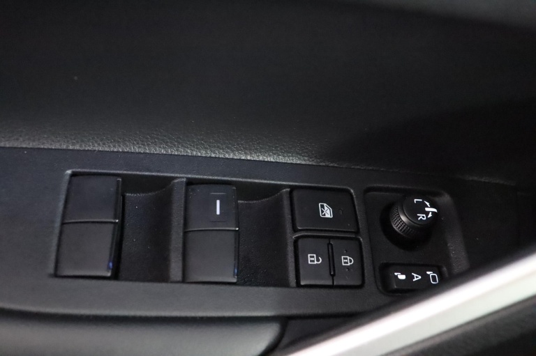 Toyota Corolla Cross - Hybrid 140 Style 31