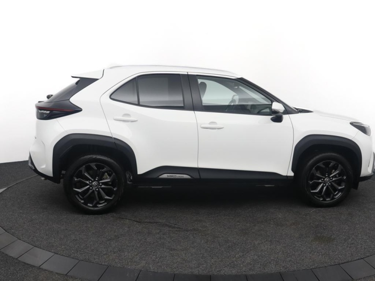 Toyota Yaris Cross - 1.5 Hybrid Explore 13