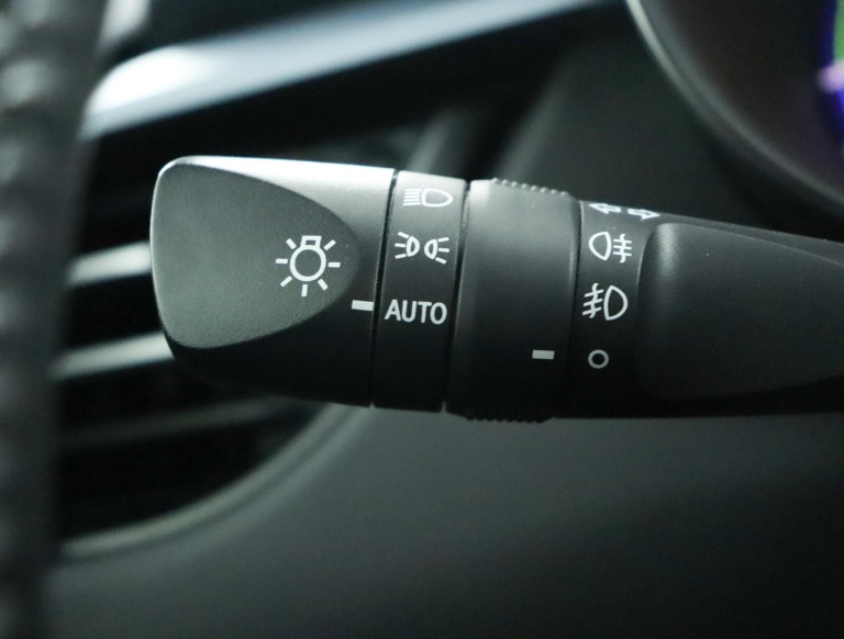 Toyota C-HR - 1.8 Hybrid Dynamic 32