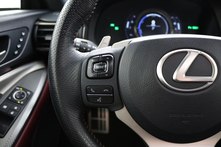 Lexus RC - 300h F Sport Line 19