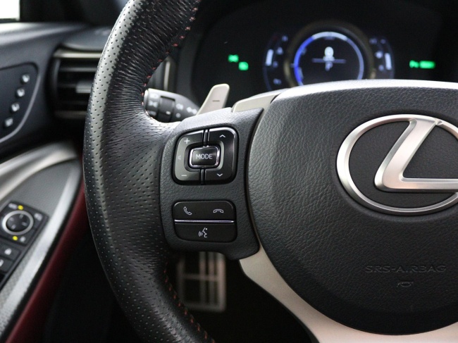 Lexus RC - 300h F Sport Line