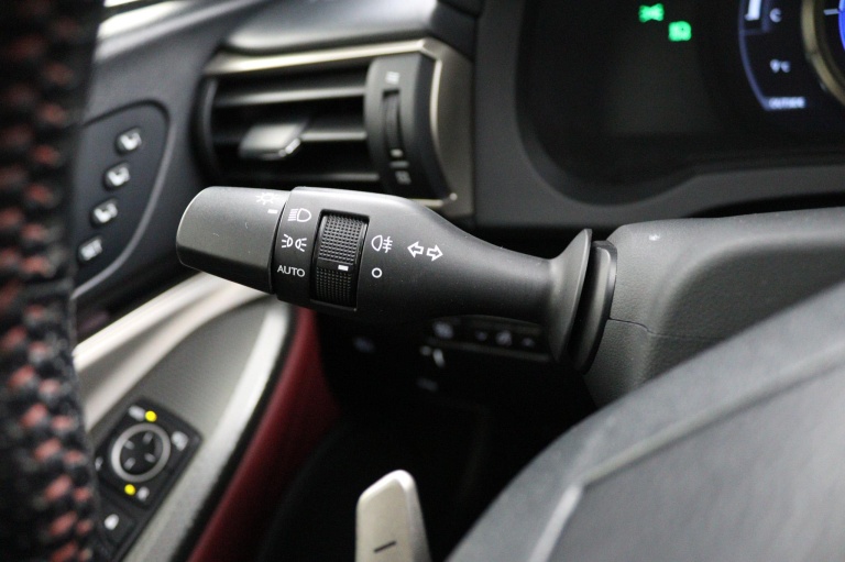 Lexus RC - 300h F Sport Line 28