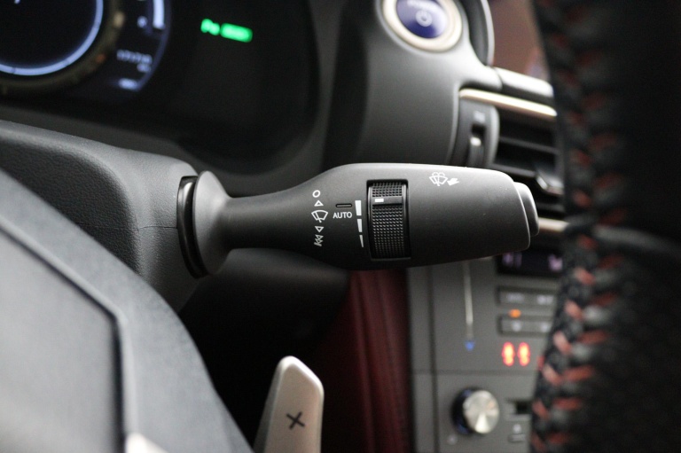 Lexus RC - 300h F Sport Line 29