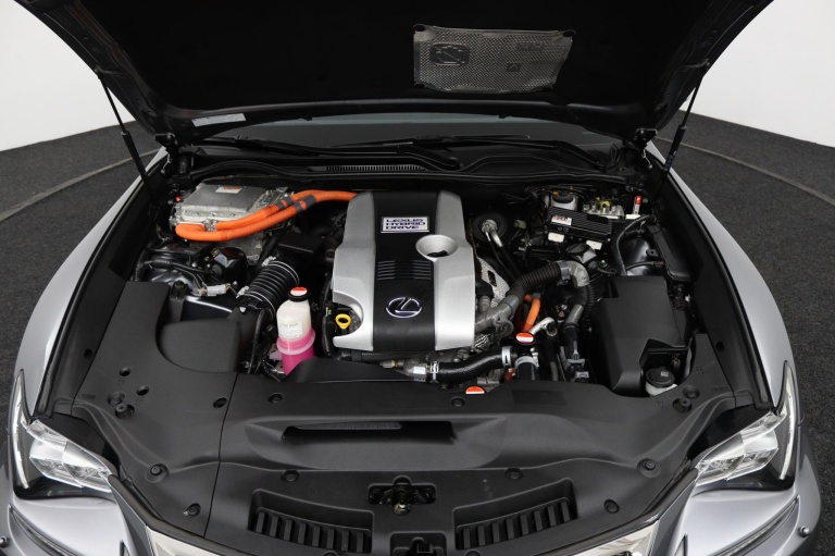 Lexus RC - 300h F Sport Line 31