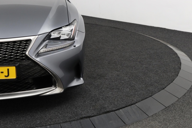 Lexus RC - 300h F Sport Line 32