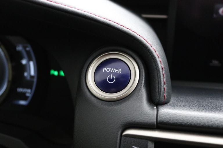 Lexus RC - 300h F Sport Line 39