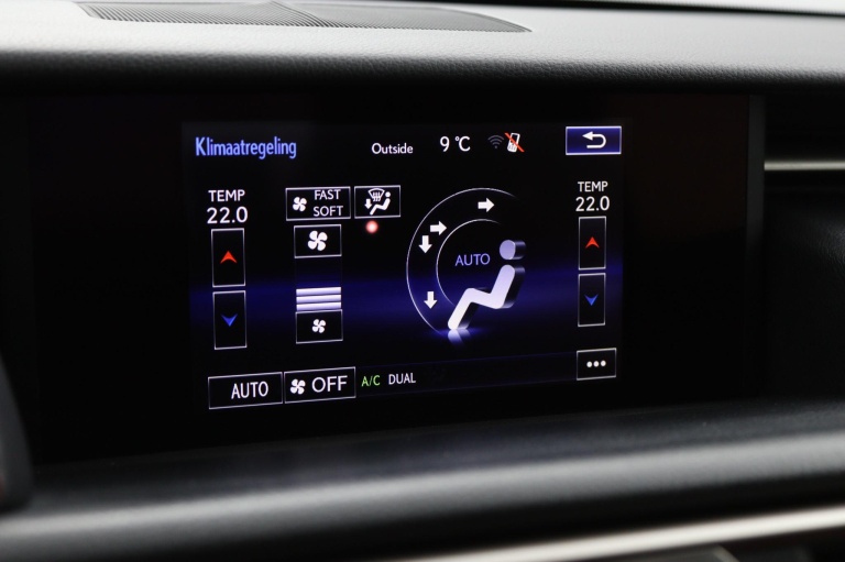 Lexus RC - 300h F Sport Line 42