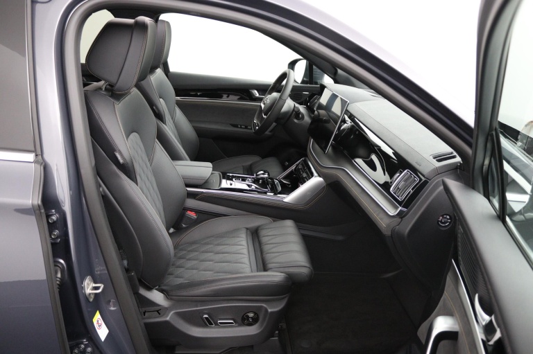 BYD TANG - Flagship 108.8 kWh 18