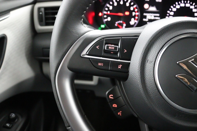 Suzuki Swift - 1.2 Style Smart Hybrid 18