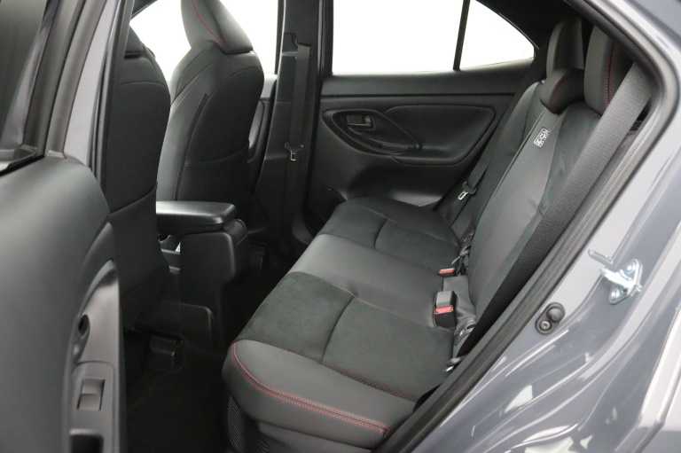 Toyota Yaris Cross - 1.5 Hybrid 130 GR Sport 12