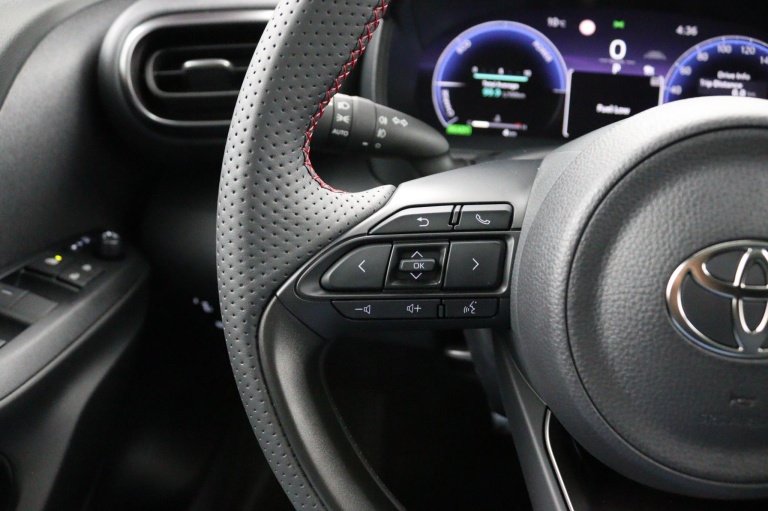 Toyota Yaris Cross - 1.5 Hybrid 130 GR Sport 19