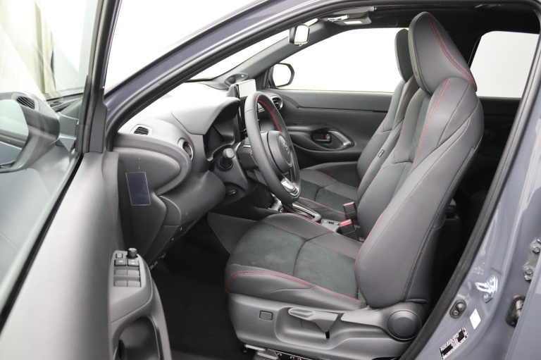 Toyota Yaris Cross - 1.5 Hybrid 130 GR Sport 9