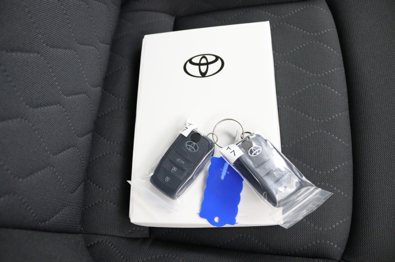 Toyota Corolla Cross - Hybrid 180 Dynamic 23