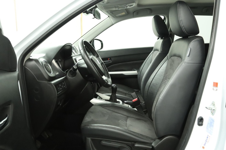 Suzuki Vitara - 1.6 High Executive 17