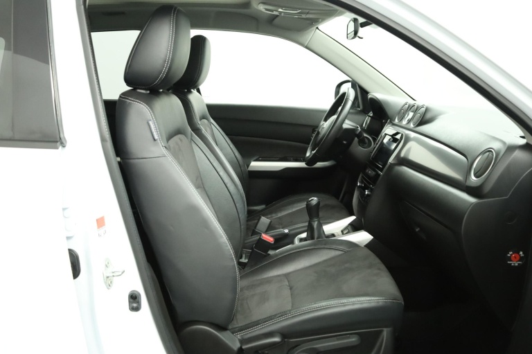 Suzuki Vitara - 1.6 High Executive 22