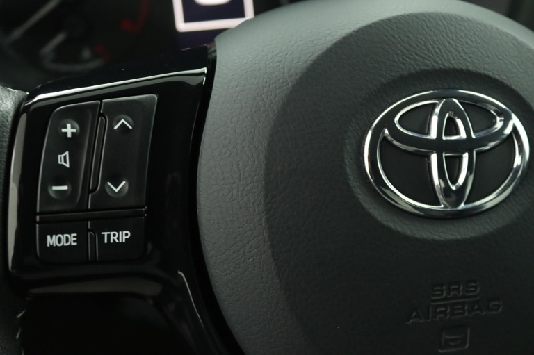 Toyota Yaris - 1.5 VVT-i Dynamic 19